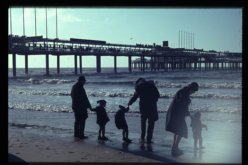 04.Scheveningen mrt 1966 Rino,Papa,Mama,Brigitte,Marion,Peter.JPG